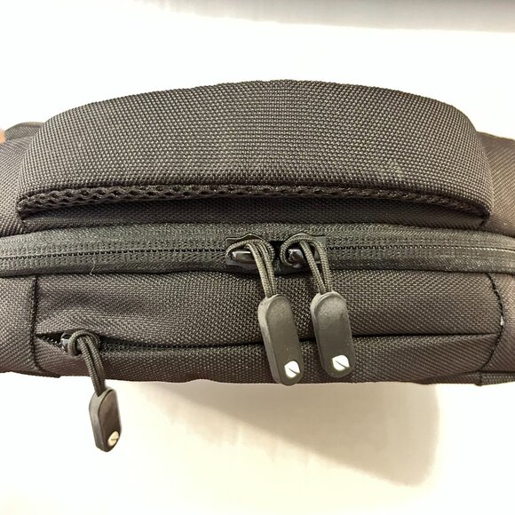 Incase sling laptop backpack - Picture 9 of 10